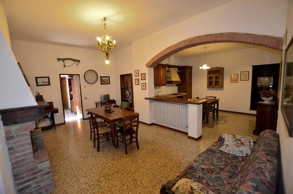 Agriturismo Poggio Ai Grilli Villa Gambassi Terme Room photo